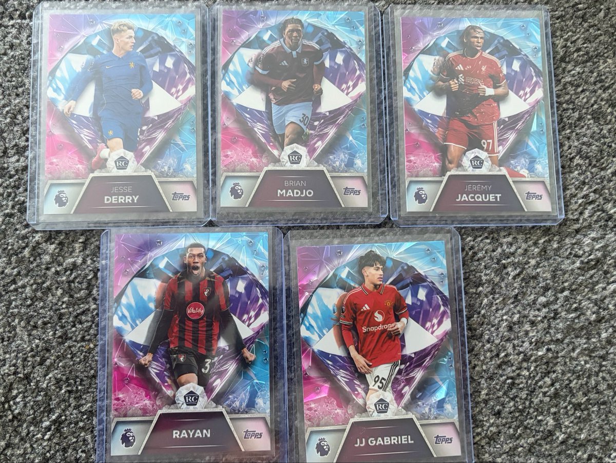RudoSportsCards's tweet photo. 💥 DIAMOND ROOKIE SET COMPLETE 💥

Topps released 5 Diamond Rookies this season, featuring the debut cards of 5 prospects in the PL. Will be looking to hold all 5 cards until the end of the season to see who has had a breakout season! https://t.co/jdpLE7J8wE