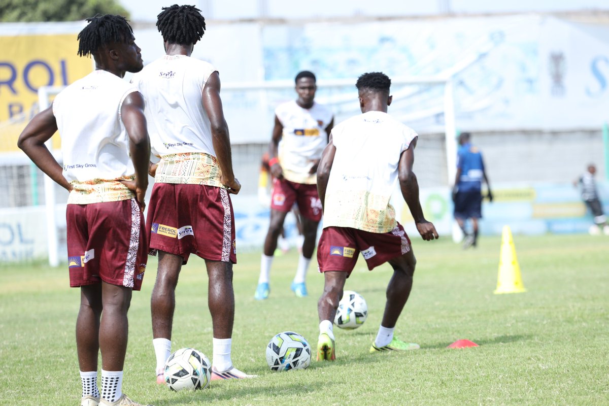 HeartOfLionsFc's tweet photo. ⏰️ || Warm Up Session 

[𝐇𝐞𝐚𝐫𝐭 𝐨𝐟 𝐋𝐢𝐨𝐧𝐬 - 𝐅𝐂 𝐀𝐬𝐡𝐚𝐧𝐭𝐢𝐆𝐨𝐥𝐝]
#DzieWoaNu #𝐇𝐨𝐥𝐅𝐜🦁🔴🔵 #GplWk5 #SereneInsurance #GhanaPremierLeague https://t.co/NLOYhDVvLY