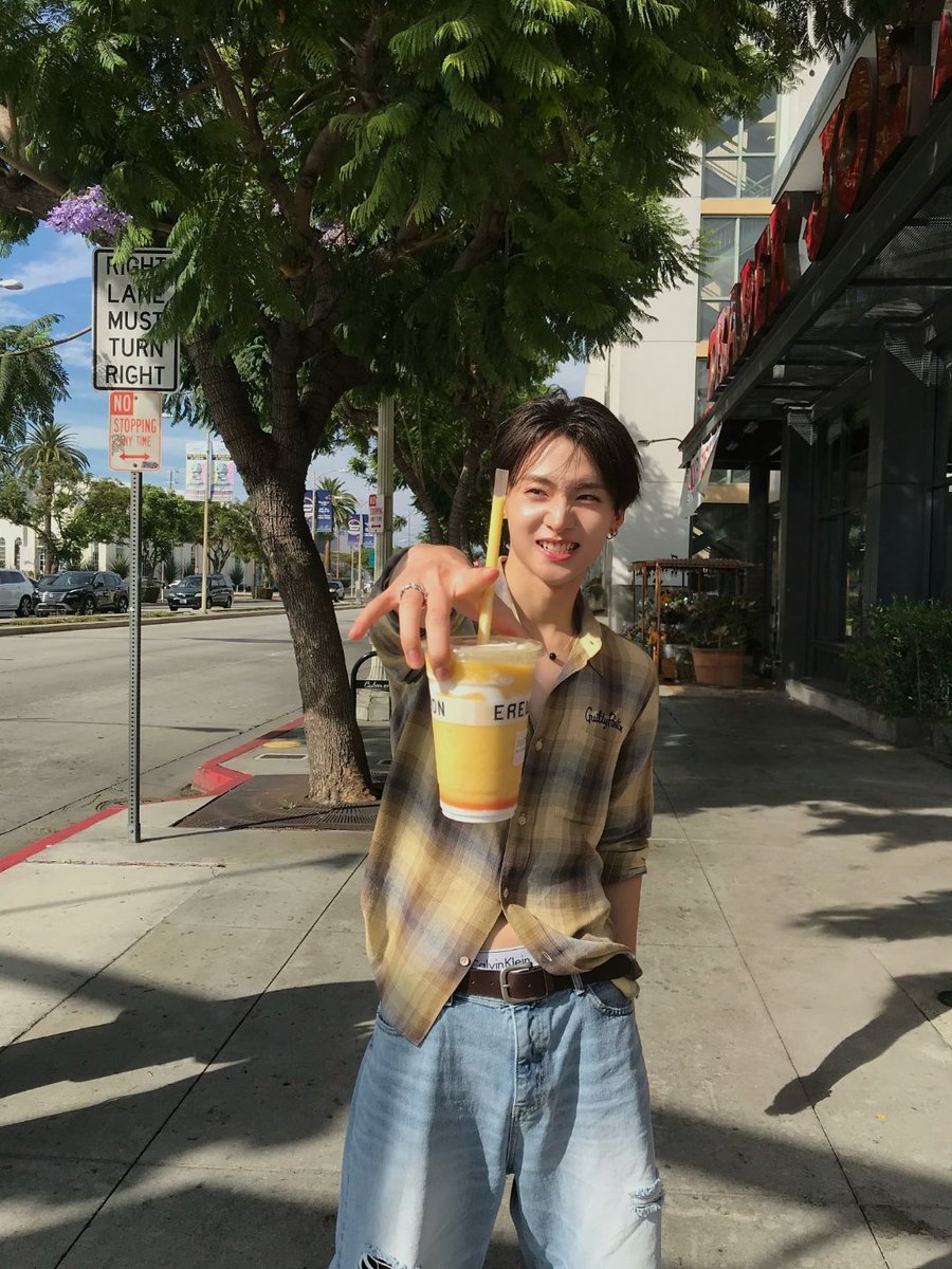 pluffy_cloud's tweet photo. 잠시만 LA 비하인드 끝이야? 이거 LA때 아니었나? 이거 비하인드 없다는 말...? https://t.co/DTh2Pz0BUX