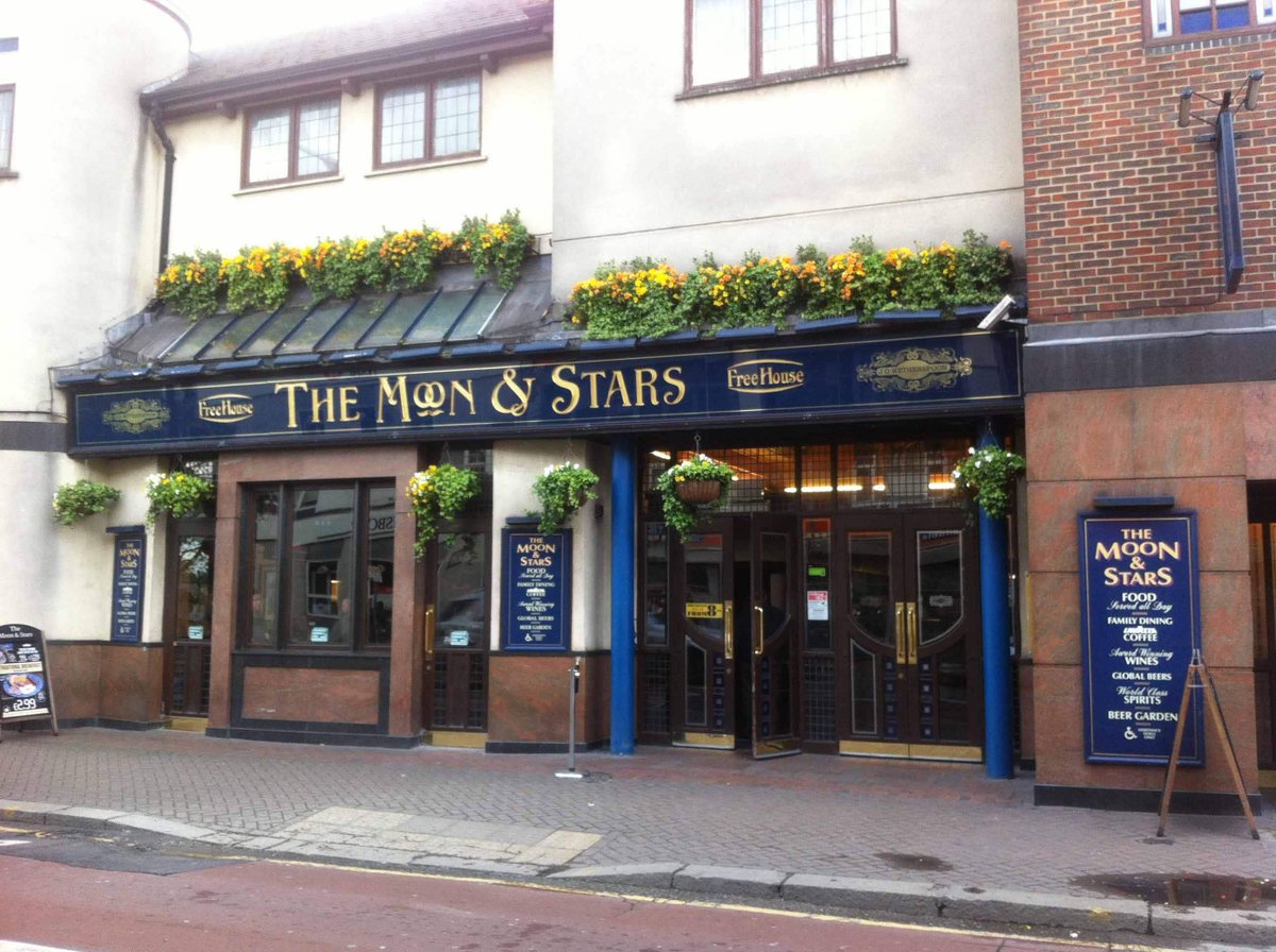GBbooze's tweet photo. The Moon & Stars, Penge, SE20 🍻 #Spoons
The site of this pub was once within the walled gardens of Norbury Villa. Built in the 1840s, it was replaced by two semi-detached houses and then the Art Deco-style Odeon cinema. #WorldSpaceWeek🌠🌙 https://t.co/t95DjNgvKI