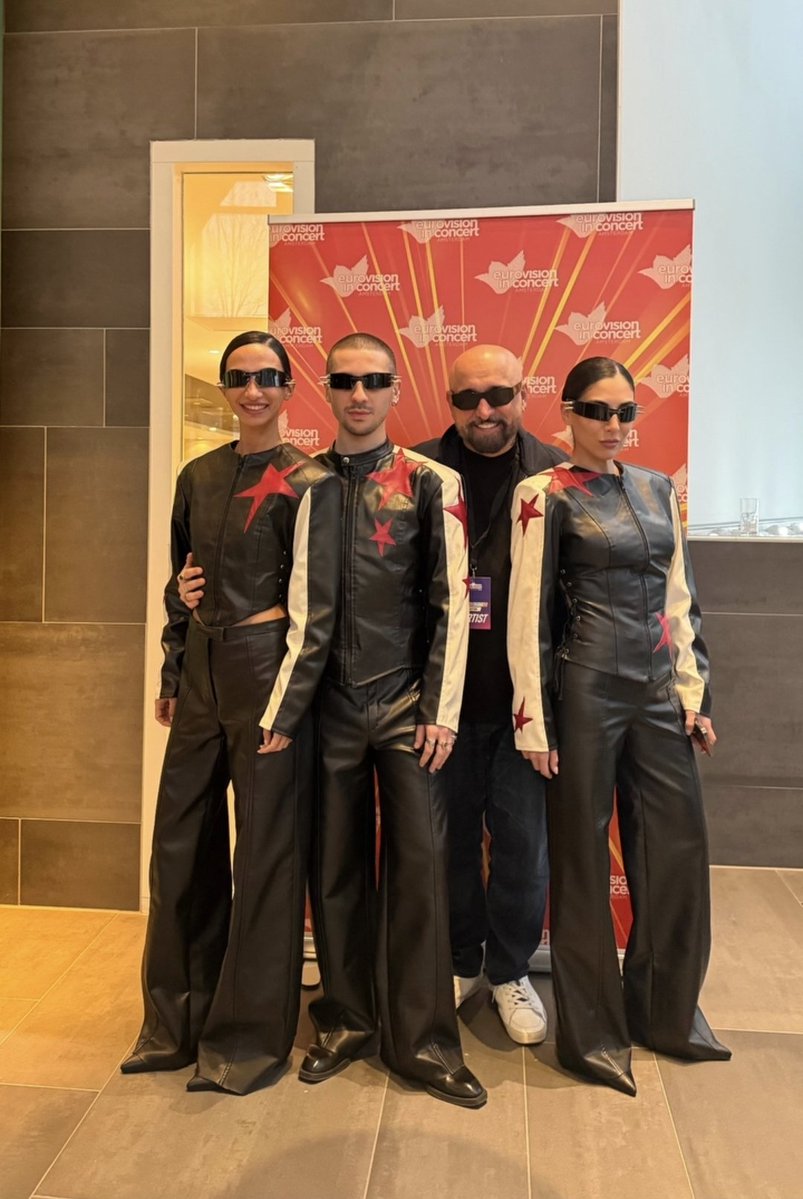 cleovmoreto's tweet photo. GETTING                        TO MAKE
READY                             HISTORY https://t.co/HACWilqZa3