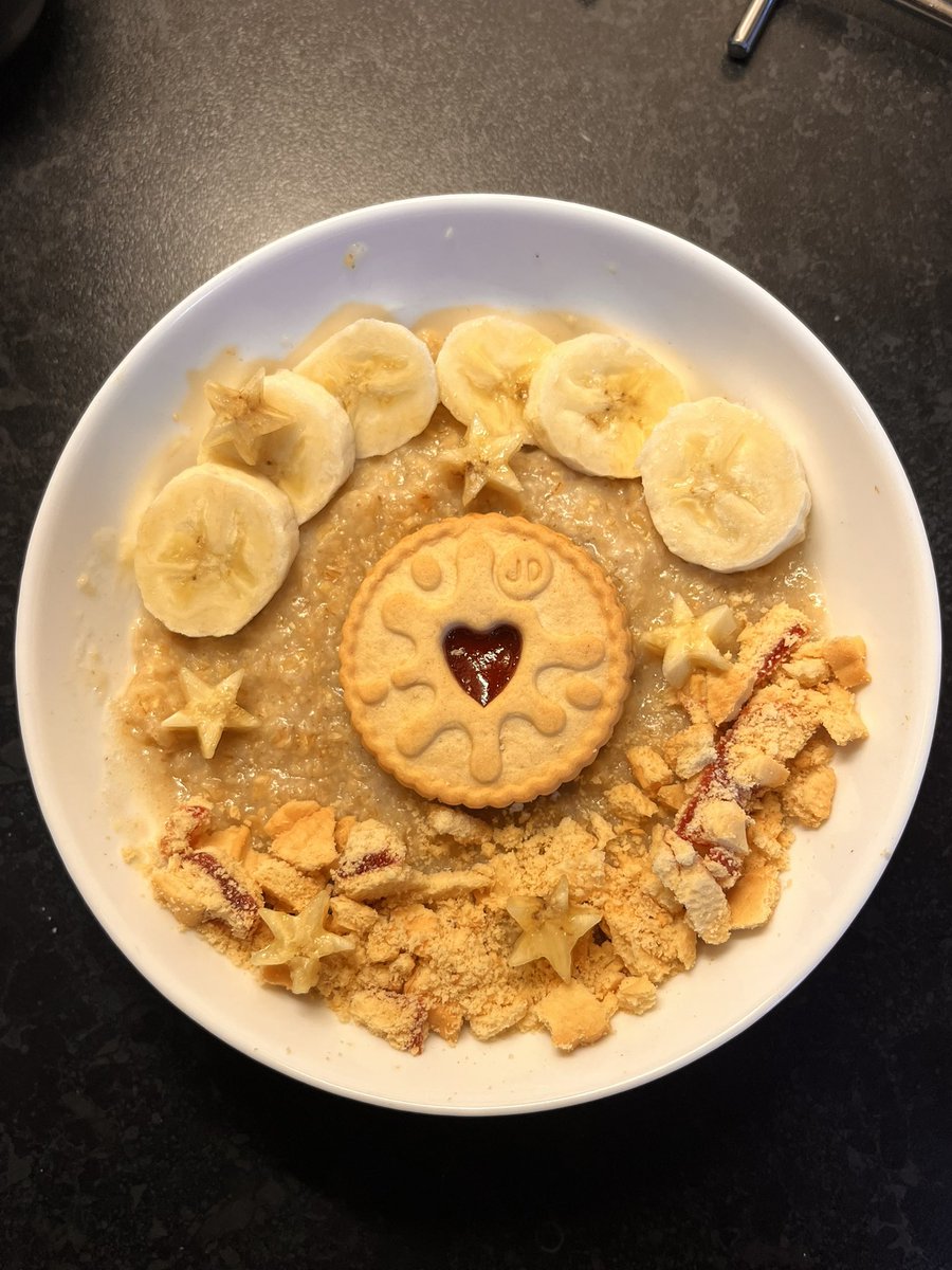 aelunamadi's tweet photo. jammy doger oatmeal bowl 💌🍴
415 kcal, 9g protein, 6g carbs, 9g fat https://t.co/W9Xb4Sz513