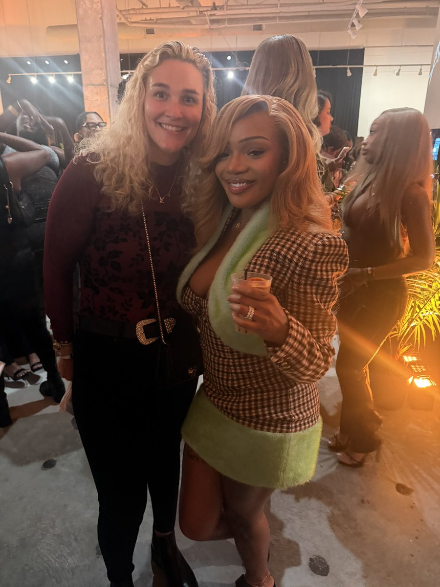 heather__a02's tweet photo. @GloTheofficial launches @gloverseco 🥳 so proud of you! Here’s to another chapter opening! https://t.co/aG4lIxtXZ4