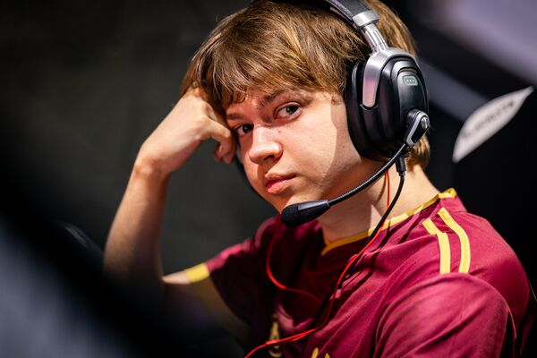 LawRGN's tweet photo. Who is a better player....

Swizzy OR Shxrk? https://t.co/7fSxva21i3