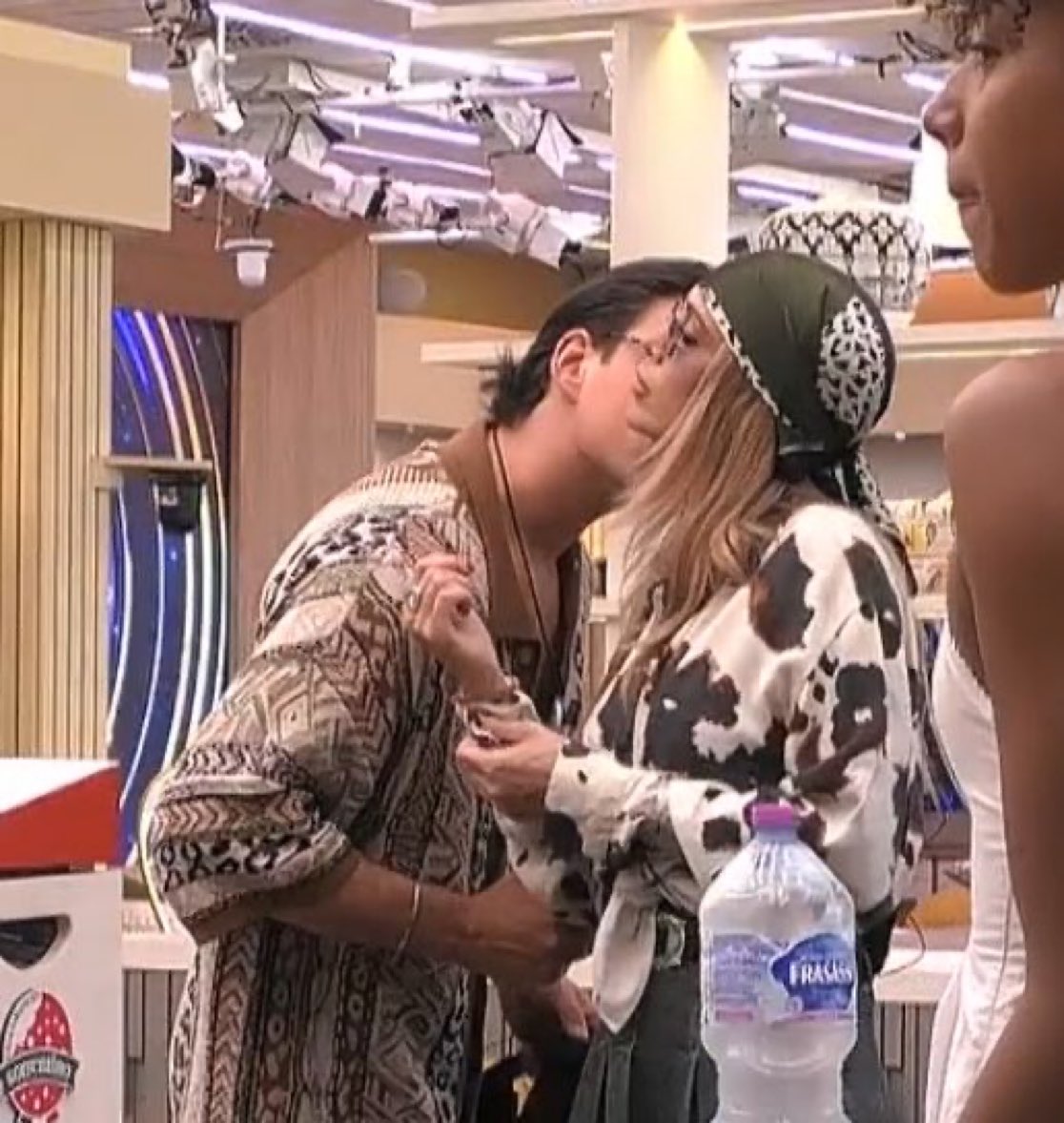 getweirdxfavore's tweet photo. che sta succedendo
#gfvip https://t.co/1LuMQ6VaMC