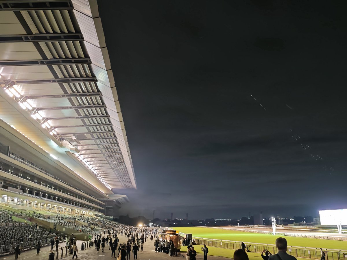 technobreakge's tweet photo. 東京競馬場で凱旋門賞パブリックビューイング行って、レースは見ないで撤収！ https://t.co/pTMujUCU6l