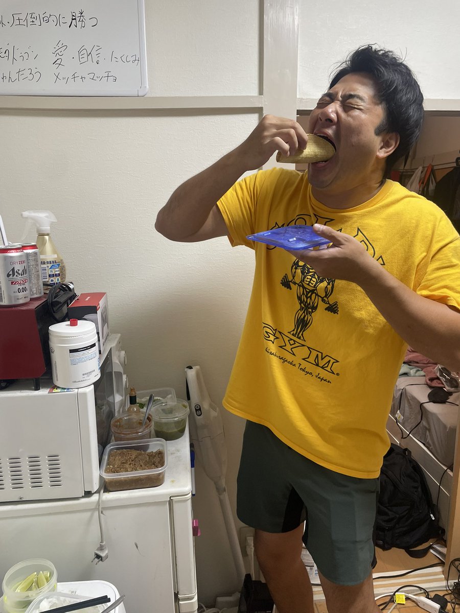 KOMODADRAGON1's tweet photo. クソシェアハウスにて延長線開始や🐲
キヨちゃんのタコス美味すぎる
前世はメキシコ人のタコス屋しか考えられへん
なぞにぶっ飛んで陽気な瞬間あるし🐉 https://t.co/6gx6VFEPvE