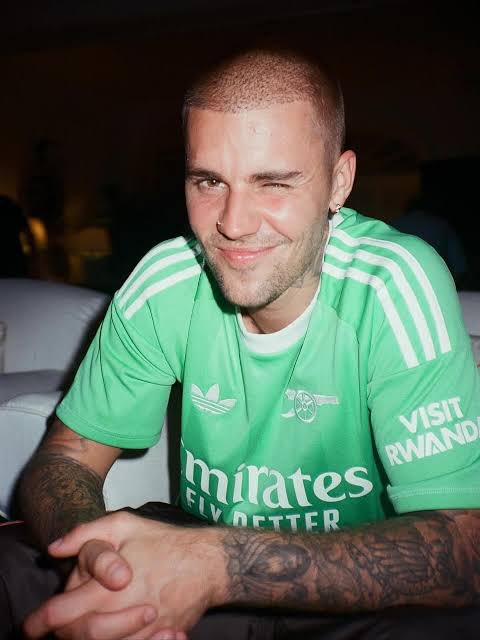 TheRetroVay's tweet photo. He’s arsenal through and through❤️ https://t.co/UtDUuQhGLk