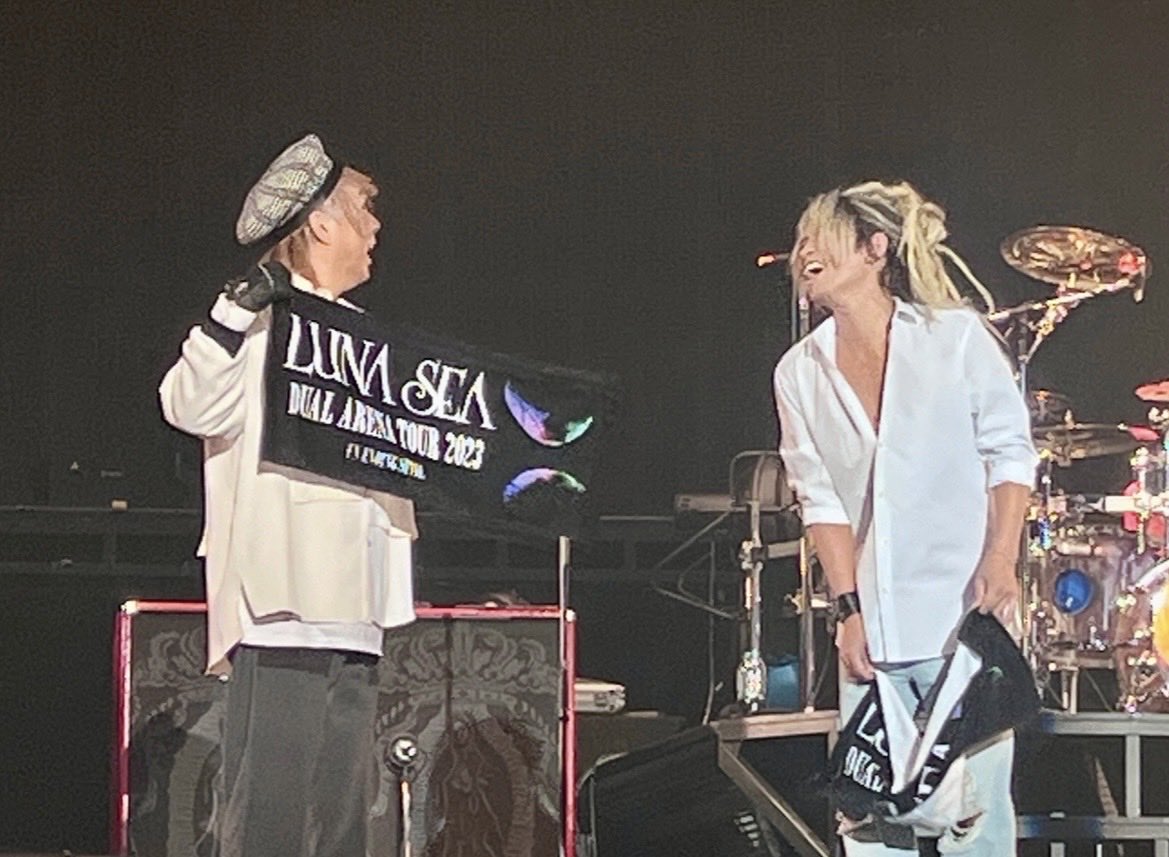 x_sea29's tweet photo. 今日容量無くなってきてアルバム整理しようと思ったら久しぶりに見た幸せな写真
これだけは消せないほんとうに、
@LUNASEAOFFICIAL 
#LUNAPIC https://t.co/wvKzqYFuV3