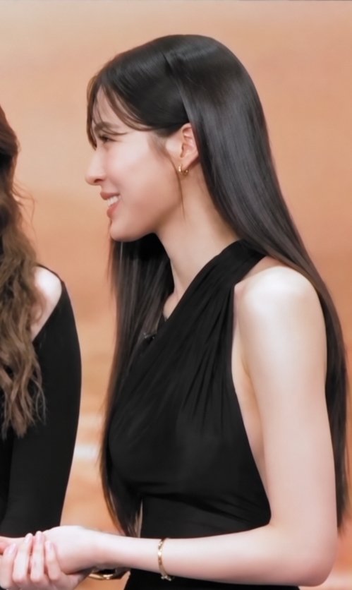 justangeltu1's tweet photo. Celebrities who melt in front of each other:

Lingling kwong &amp; Orm kornnapat🖤
#Linglingkwong #Ormkornnaphat #LingOrm https://t.co/ijCd13foyR