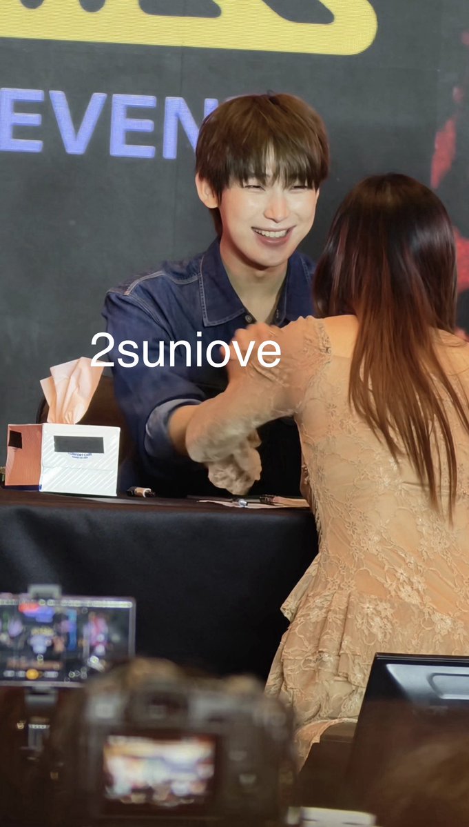 2sunIove's tweet photo. i've seen sunoo quite a few times already but it's really different just sitting there, admiring him in that close distance, holding his hands 😭 pretty is an understatement! like legit i can't even describe him properly 😭 THIS IS DEFINITELY A DREAM COME TRUE (i told him that~) https://t.co/xcD8UFtmn2
