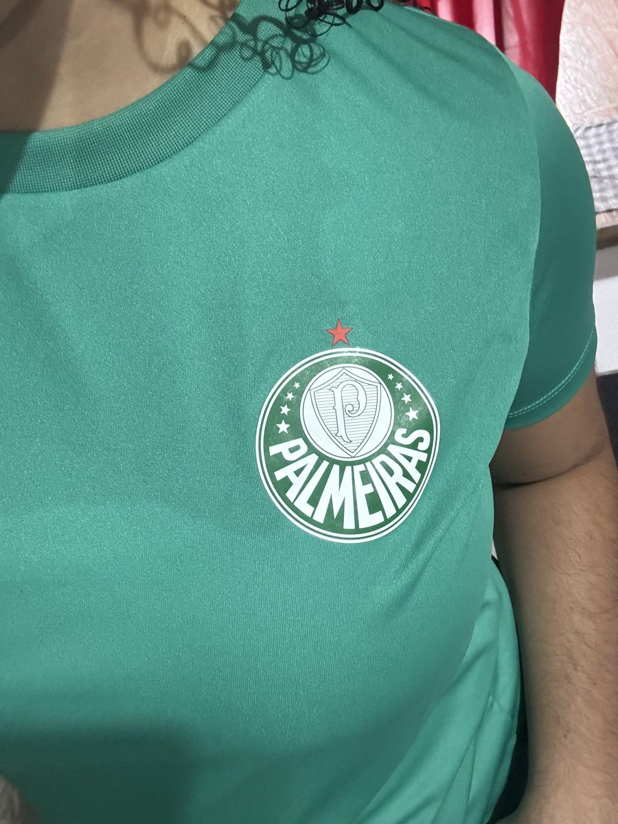 sevenvitoria's tweet photo. Inclusive achei poética a estrela vermelha 💁‍♀️ https://t.co/88YbAhLInj