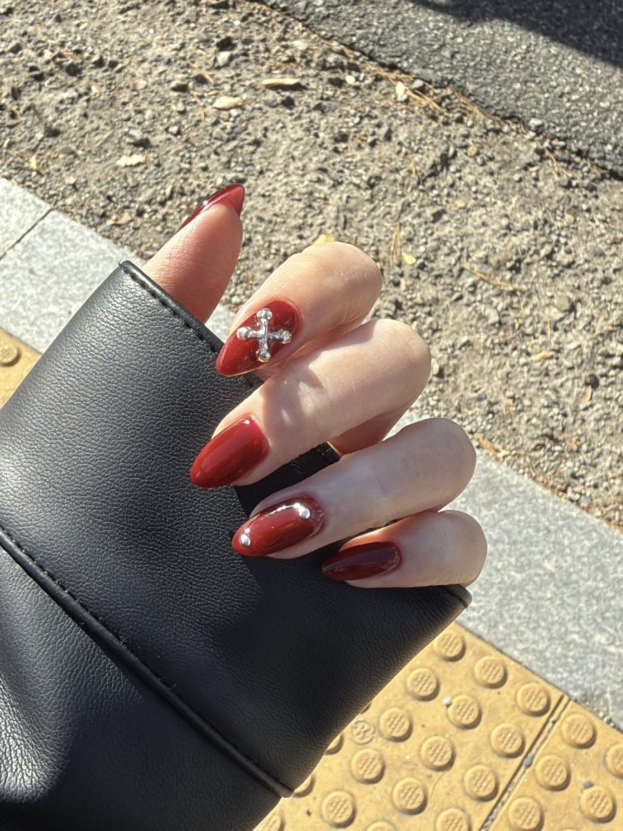 keS2bass's tweet photo. 버건디의계절이왓다 💅💅 https://t.co/YePedaRF62