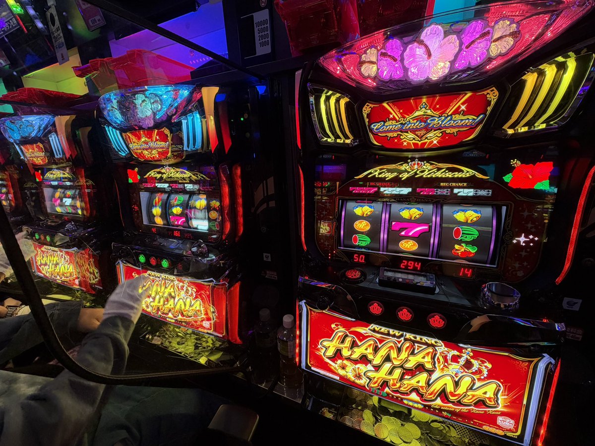evexx77's tweet photo. ニューキンでも🎶
貯メダルで遊技してたから何枚使ったか覚えてなくて…計数もトイレ行ってる間にやってもらった笑

+1,000枚ぐらいかな
プラスはプラス！楽しませてもらえて良かった☺️

閉店間際、私・兄・父と並び打ちして
みんなチカると景色いいよね！ https://t.co/HtrKdGq0hC