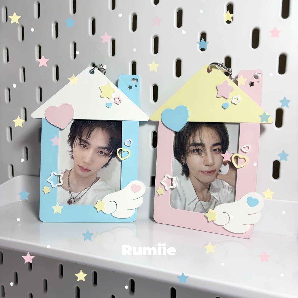 rumiie_co's tweet photo. ˙♡˖°🌳 Lovely House Framcard 🏡🚪 ༘ ⋆。˚
(( made to order 7-10 day ))
— free framecard ใสทุกออร์เดอร์
⋆˚꩜。 200 THB / ea
☆ shipping 40 THB
💌 สนใจDmได้เลยค่า
#ตลาดนัดเฟรมการ์ด #เเฟรมการ์ด #พวงกุญแจ #cardholder #ตลาดนัดboynextdoor #fromRumiie
#KNOCK_ON_Vol_2_IN_BANGKOK https://t.co/U2haMpdAqn