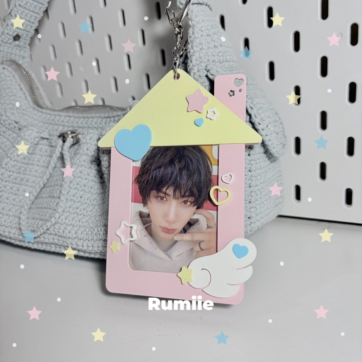 rumiie_co's tweet photo. ˙♡˖°🌳 Lovely House Framcard 🏡🚪 ༘ ⋆。˚
(( made to order 7-10 day ))
— free framecard ใสทุกออร์เดอร์
⋆˚꩜。 200 THB / ea
☆ shipping 40 THB
💌 สนใจDmได้เลยค่า
#ตลาดนัดเฟรมการ์ด #เเฟรมการ์ด #พวงกุญแจ #cardholder #ตลาดนัดboynextdoor #fromRumiie
#KNOCK_ON_Vol_2_IN_BANGKOK https://t.co/U2haMpdAqn