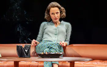 OnstageBlog's tweet photo. Gillian Anderson has sparked some debate after reportedly telling fans at the stage door of the West End revival of "Who’s Afraid of Virginia Woolf?" that repeatedly sitting in the front row was distracting her during the show.

I’m curious how you feel about this. https://t.co/1mcLNVRpAL