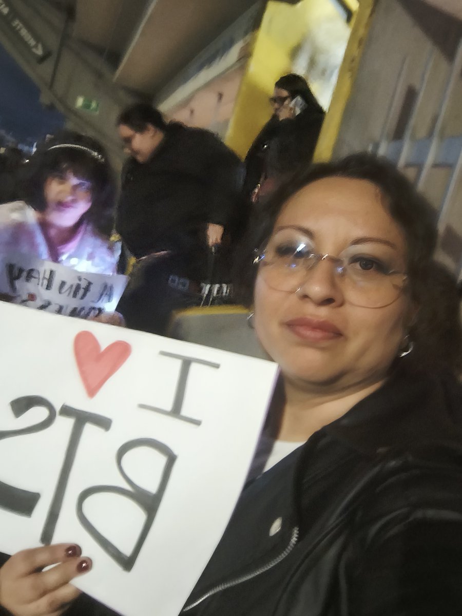cecigr85's tweet photo. Una de las mejores noches de mi vida!!!! 🥹💜 https://t.co/h3FJHPWcK1