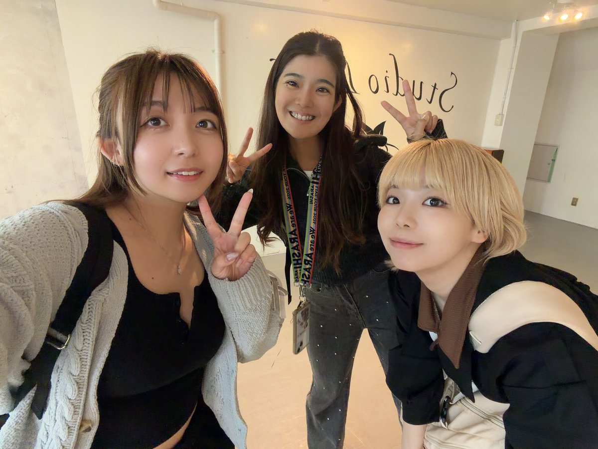 HNT_sibai_nu's tweet photo. いよいよ10月……街を歩いてたら金木犀のいい香りに包まれて秋を感じました🍁
時の流れって速いな〜っていつも思います🥴
さて、恋愛間、稽古もいよいよ大詰めです！！！
仲良し3人組での会話劇、ぜひぜひ見に来てくださいね！

ご予約まだまだお待ちしております〜！
https://t.co/prwLqs1JXs https://t.co/vya7z9nwhh