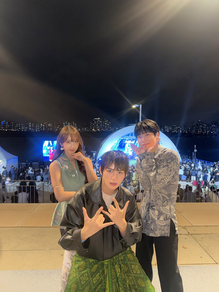 XODIAC_MEMBERS's tweet photo. [#자얀💛] 

Whatta day to remember 🇮🇩 !! 
P.s : plus special guest hahahaha 

#XODIAC #소디엑 #ZAYYAN #자얀 https://t.co/uHWVdu4sQZ