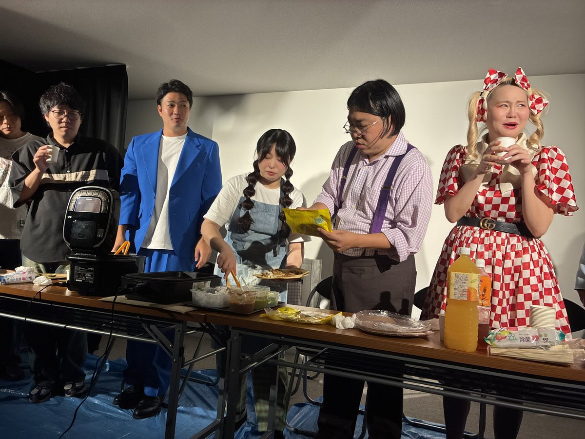 by___aya's tweet photo. 10/4『おそらくタコス食べたことない人にタコスを食べさせる』貴重なライブ🌮きよちゃんの作ったタコスは美味しそうで良いにおい！みんながニコニコ食べていて私も幸せな気分に☺️人狼ではみんなの苦労話に切なくなったけど人狼のクジが引かれていなかったのには驚いた！
#タコスライブ #ポテトカレッジ https://t.co/h2X5DDQxgi
