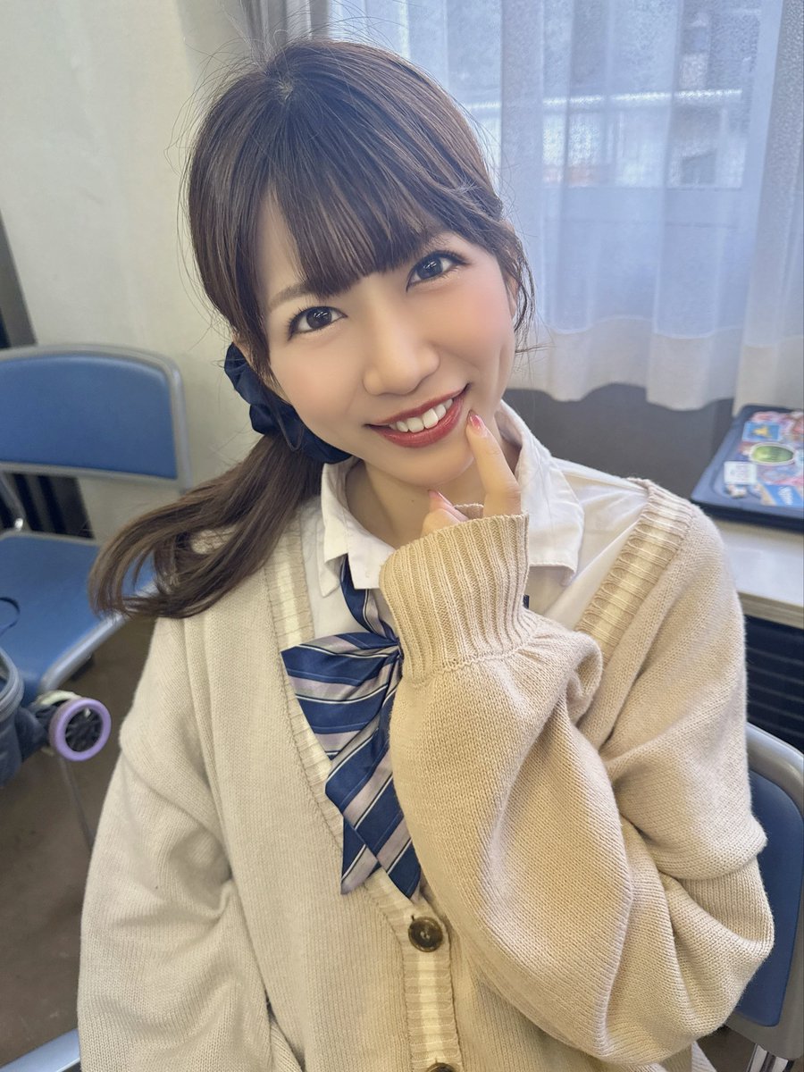 kuuhamburger's tweet photo. 今週もありがとう😳今日は制服でした(*^ω^*)♡どう〜？似合う？？🤲🏻🤍
みんなの明日からの日々も素敵な日になりますように🌼おやすみ🥳🌈 https://t.co/Y9bMxHbEn6