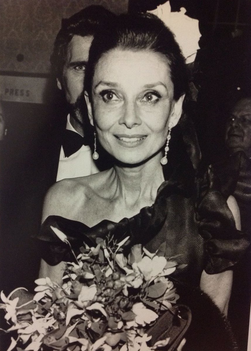 huppertspiano's tweet photo. i wish to age as beautifully as capucine and audrey hepburn https://t.co/3BoMYmOKWq