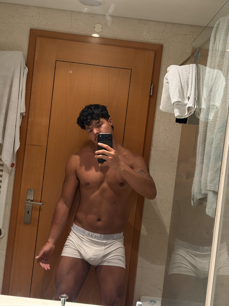 Boy190900's tweet photo. Buenas noches 🌙😘💤 https://t.co/WITzzLywAe