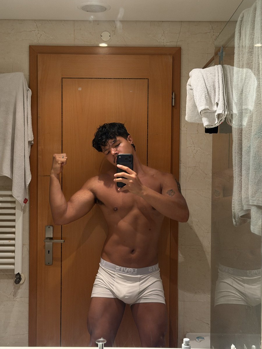 Boy190900's tweet photo. Buenas noches 🌙😘💤 https://t.co/WITzzLywAe