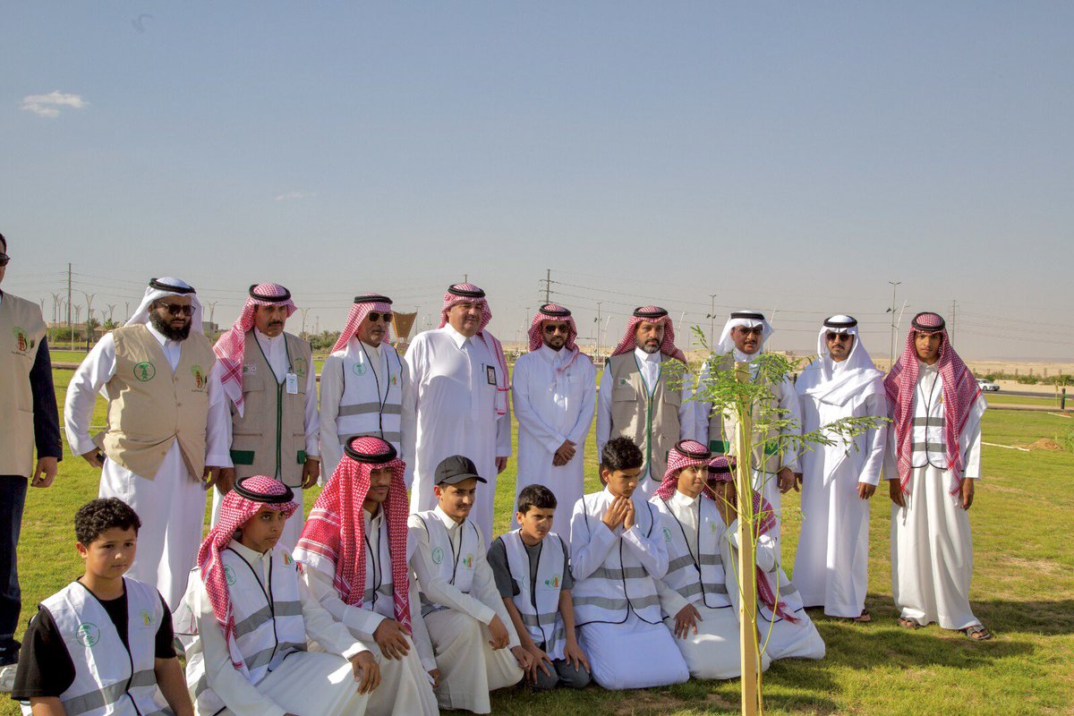GuryatM's tweet photo. نفّذت #بلدية_محافظة_القريات ، بالتعاون مع #المكتب_ الاستراتيجي_ بمنطقة الجوف وجمعية سدر للأشجار البرية، أعمال تشجير في حديقة المركز الحضاري، بمشاركة عدد من المتطوعين ، وذلك ضمن مبادرة #الجوف_واحة_خضراء لتعزيز الغطاء النباتي وتحسين المشهد الحضري، و تحقيقًا لمستهدفات #السعودية_الخضراء ومبادرات الخطة التشغيلية لتطوير منطقة الجوف.