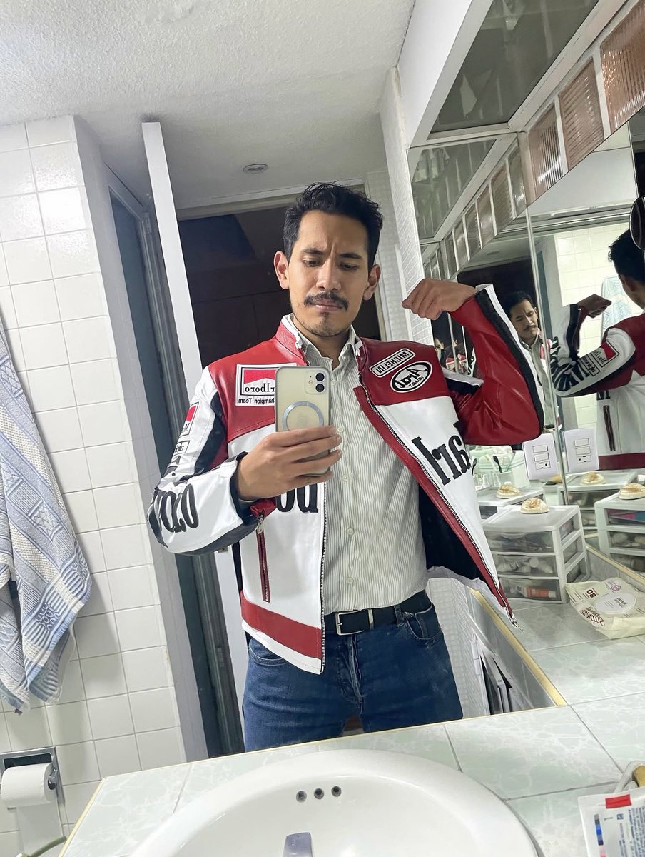 mariolcyrus's tweet photo. Luis Castrejón #redleatherjacket #leatherjacket #jacket #redjacket #fetish #leatherjacketfetish #leather #leathermen #leatherman #instagram #men #clothes #menclothes https://t.co/wqKpWfvjMJ