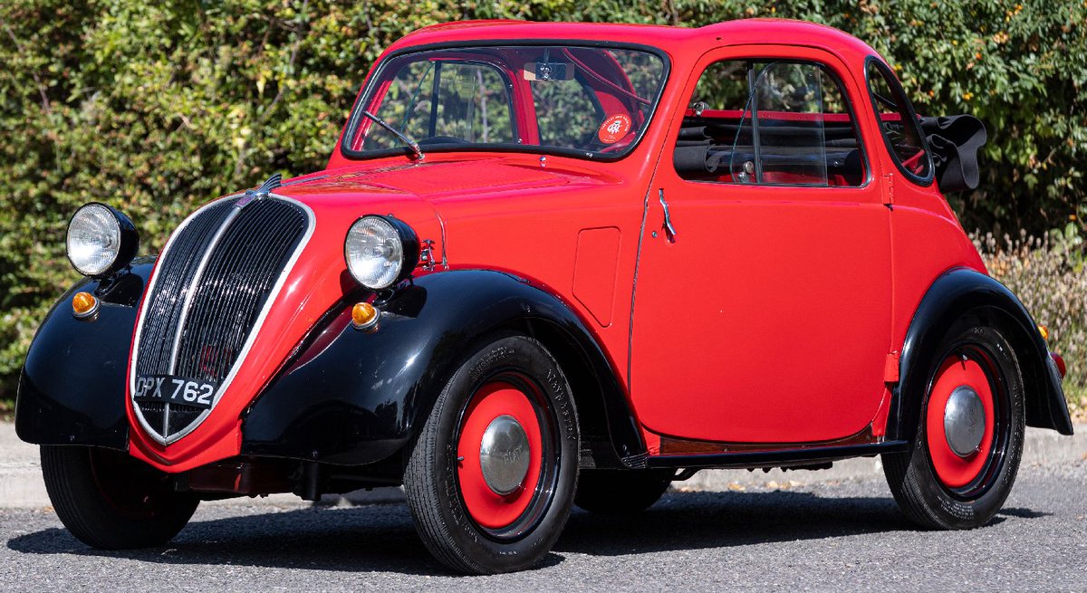 UltimativCars's tweet photo. #GoodwoodRevival2026

The regular #FIAT #500A "#Topolino" (1936-48; +100k units) was available as #Berlina &amp; B. #Trasformabile (w/ #sunroof); the ratio, of both variants, kept unknown yet.

The single '36 open #prototype w/ rear side-windows, est. @£25-35k, was sold w/oR @£13.8k. https://t.co/xXKvSOIzCK