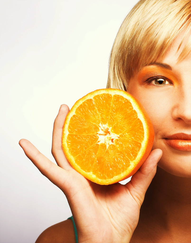 LondonDiazyfsj's tweet photo. En un rincón del jardín, la hermosa mirada de la ninfa de mandarina me hace sentir cálido y valiente. https://t.co/yoNoNqbKOG