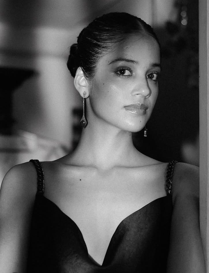 moonriveruwu's tweet photo. Telugu filmmakers sleeping on TJ bhanu will be my biggest mystery 😭 Telugu speaking baddie, literally a supermodel, speaks FIVE languages and has the screen presence??? YALL ARE BLIND OR WHAT??? Ah heigh ah face cut 🙏🏻🙏🏻 https://t.co/oyrSqyDcaI