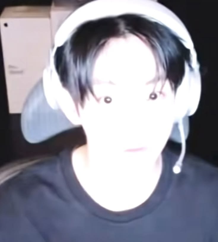 fckmystic's tweet photo. Oigan ustedes que base de maquillaje usan?? https://t.co/MobZ8EYlSR