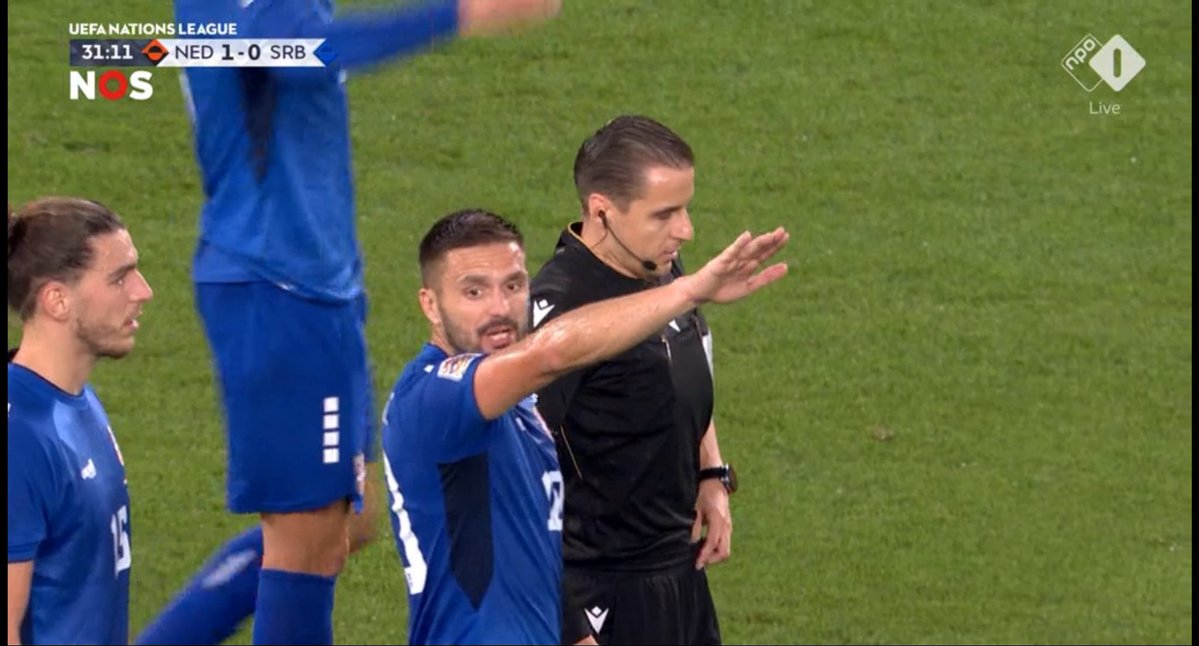 HupKowet's tweet photo. Doet Dusan #Tadic hier een hitlergroet?😳
Walgelijk 🤮 https://t.co/tlr4GEAM9j
