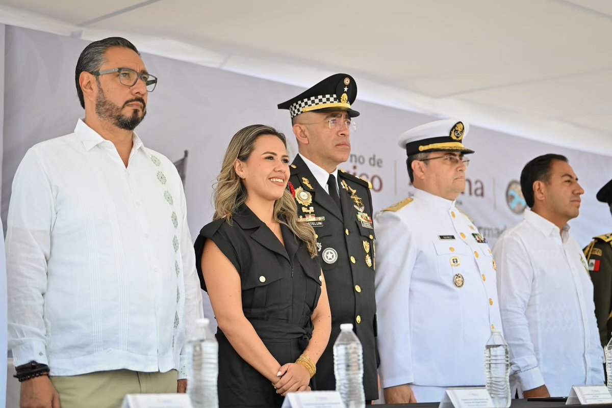 Marce_Castilloa's tweet photo. Honor, lealtad y servicio a la Patria. 🇲🇽
​Junto al Gobernador @ramirezlalo_ , conmemoramos los 205 años de la Armada de México y el 202 aniversario de la Constitución de 1824.
​Desde el @congresoChis , reconocemos el compromiso y entrega de las y los marinos hacia México. https://t.co/f6P8DMVHAk
