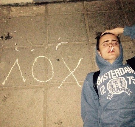vfckis's tweet photo. школа не нужна, мои пальцы-пистолеты пау-пау-пау-пау https://t.co/6zCxCECOeI