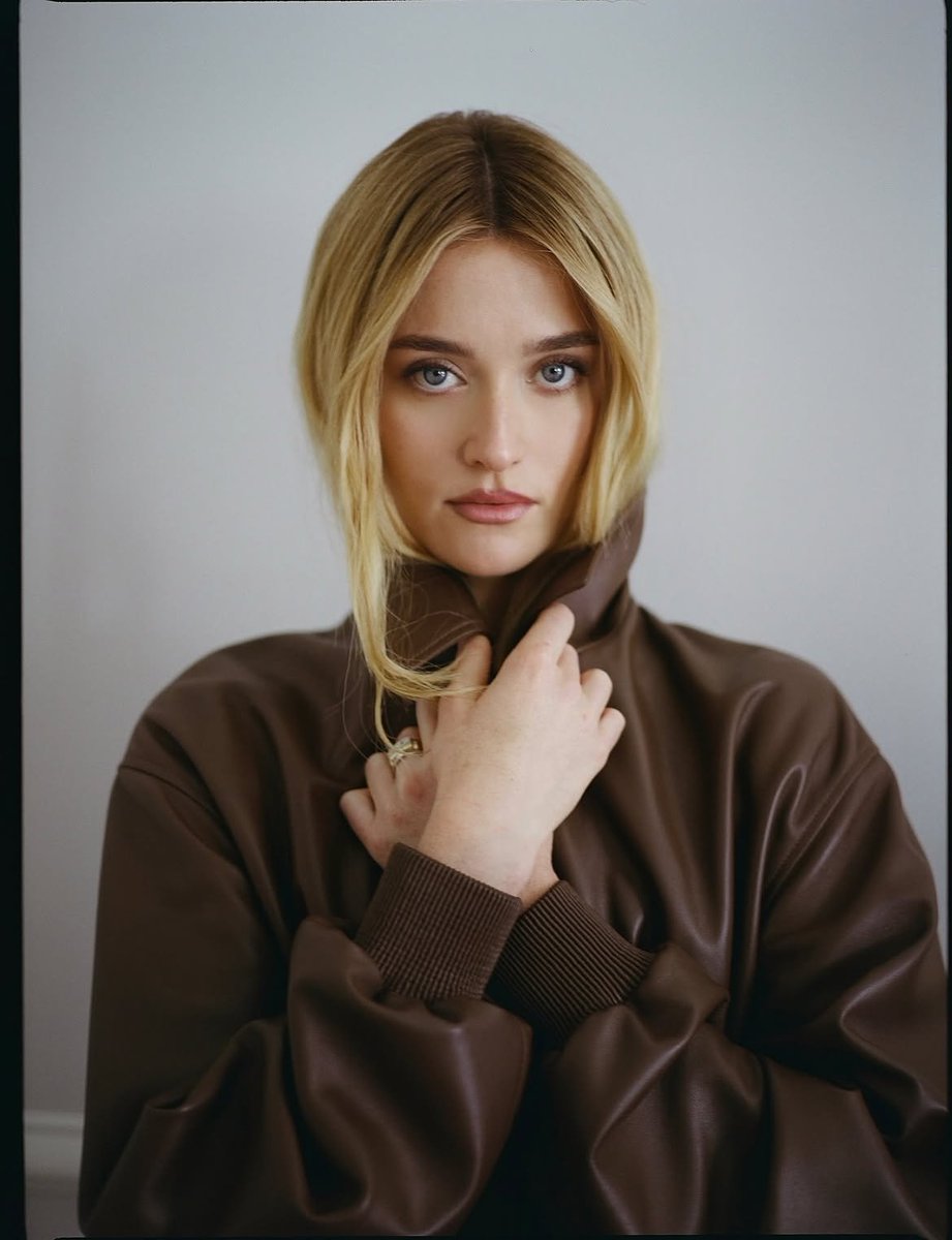 pidgeonxswift's tweet photo. gf reveal, what do u think? she's so gorgeous 🩷 https://t.co/kvKF3TTdm3