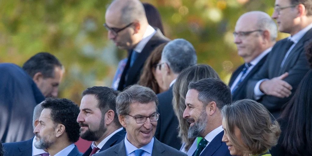 mrspain71's tweet photo. Personalmente me la pela que PP-VOX ganen las próximas elecciones.

Mi vida será igual, a lo mejor necesitaré un seguro médico privado...

Pero pienso en los jóvenes, los asalariados, los mayores, los enfermos, la educación, la sanidad, el paro y la vivienda... en manos de estos. https://t.co/HECezJS4vH