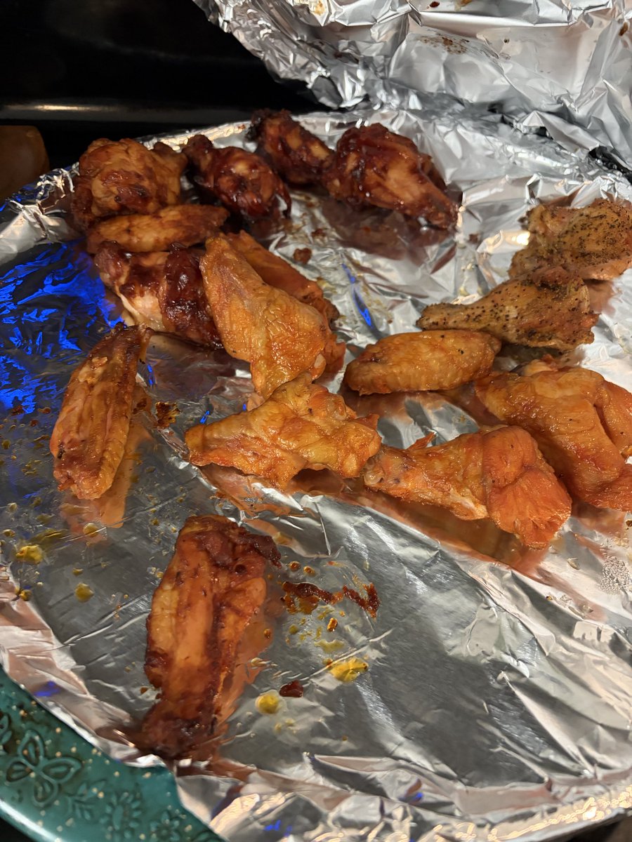 JohnnyDeneen's tweet photo. All that’s left of the 50 wings I smoked today. All separate flavors of Lemon pepper, Sweet Baby Rays Buffalo Wing Sauce, Sweet Baby Rays Honey BbQ and a local Aloha Hot BBQ sauce https://t.co/N4AL8J8RJ3