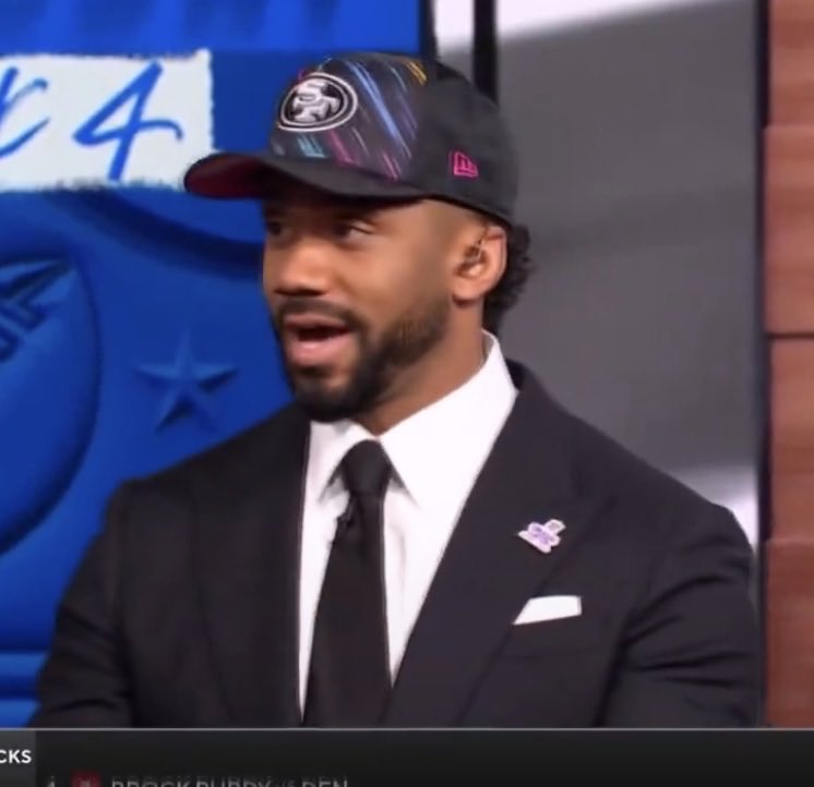 DylanIsADragon's tweet photo. What a sight to see lol 😂 

Russell Wilson in a Niners hat. https://t.co/9WkIdb8x2f