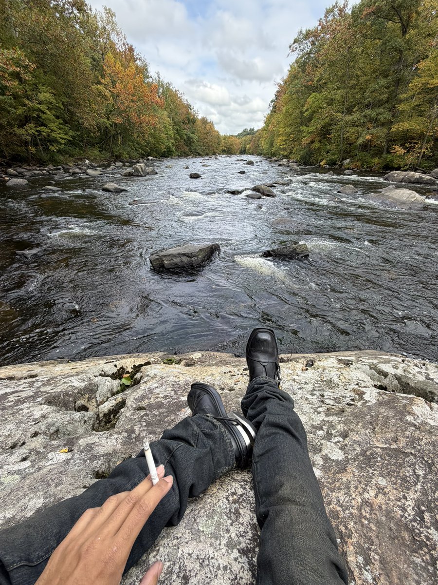 sluurred's tweet photo. when nothing makes sense i go somewhere pretty https://t.co/1Z3YxsT1zi