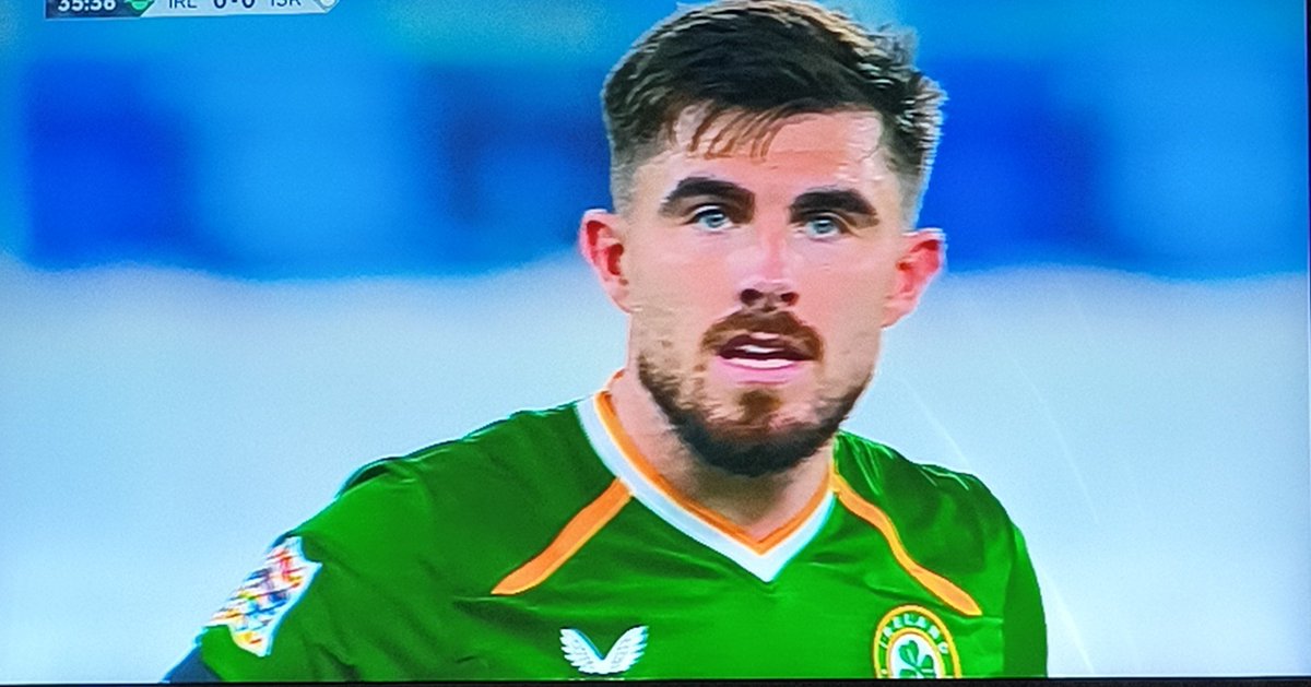 Azulejopalace's tweet photo. Irlanda 🇮🇪 de nuevo en un gesto antisemita, se negaron a dar un saludo de mano a los jugadores de Israel 🇮🇱 y usaron un brazalete negro en defensa de los palestinos. Irlanda es otro patético ejemplo de que europa está a los pies del Islam. Am Israel chai 🇮🇱🇮🇱🇮🇱🇮🇱🇮🇱 https://t.co/aPbcePIJyw