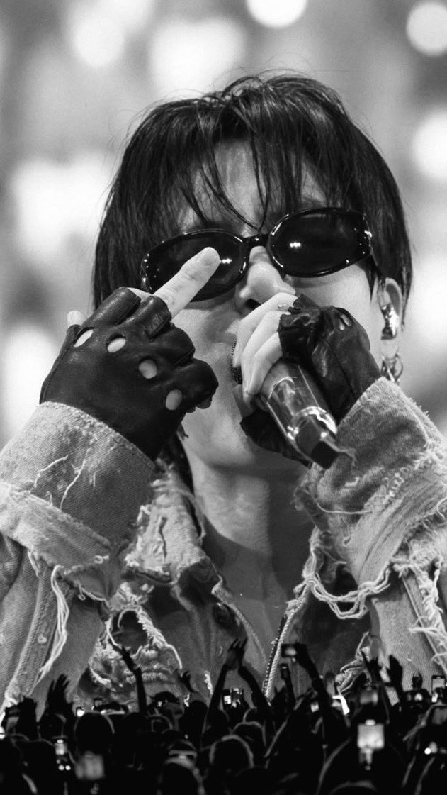 JEONKH_'s tweet photo. this jungkook pictures is so insane https://t.co/BwWSVPU2pv