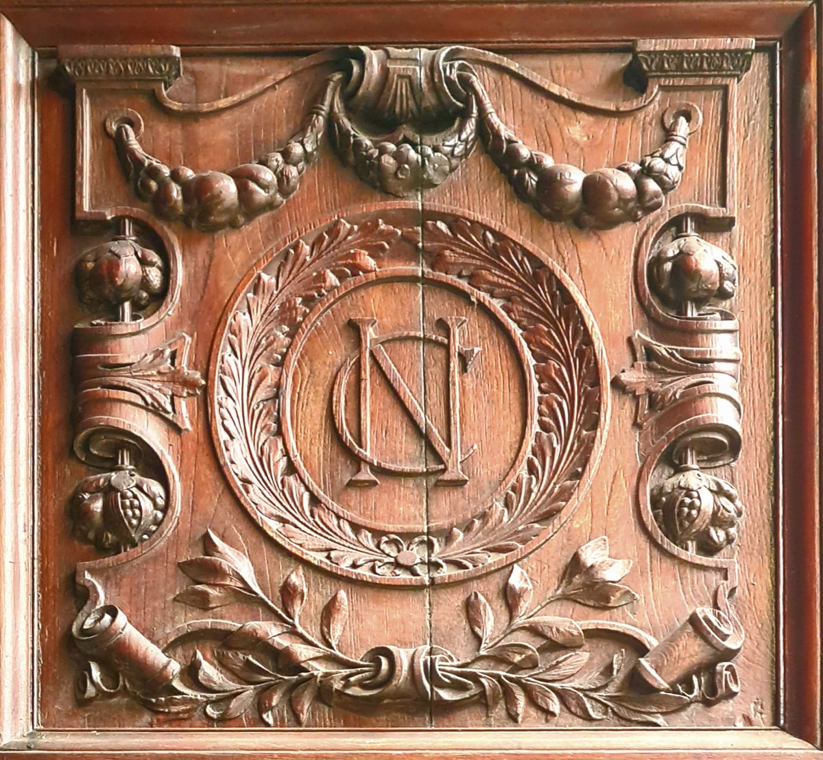 is_glasgow's tweet photo. A rather unusual carved wooden ghost sign for the New Club at the entrance to its former home at 144 St Vincent Street in Glasgow. 

Cont./

#glasgow #ghostsign #glasgowhistory #newclub #architecture https://t.co/NqqzFPlm5a