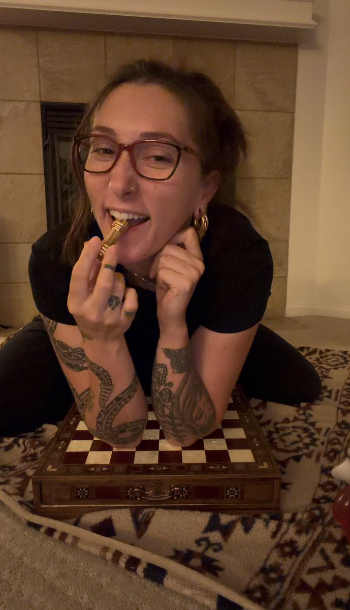 AnneSinclairco's tweet photo. Does chess make you horny like me?♟️ https://t.co/DNQZi3Hg9R