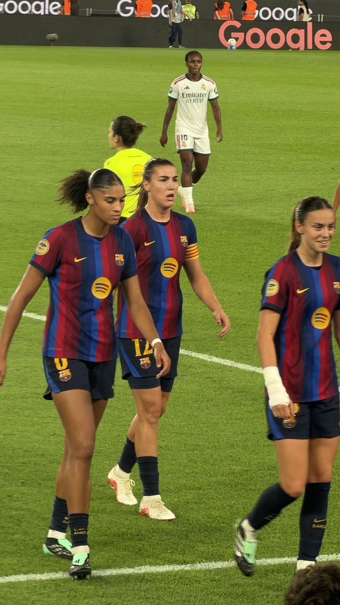 FCBFemeni_FFR's tweet photo. Les dégâts que ce trident à faire ce soir. 🤣🤣🤣🤣🤣🤣😭 

📸 [ @mcfcous ] https://t.co/69RNjZf9dB