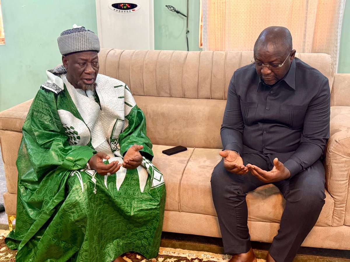 SundayDareSD's tweet photo. It was a pleasure meeting with Sheikh Yusuf Sambo Rigachukum, a foremost and respected religious leader and National Deputy Chairman of Ulamau JIBWIS in his home in Kaduna recently https://t.co/mTUw83JJou
