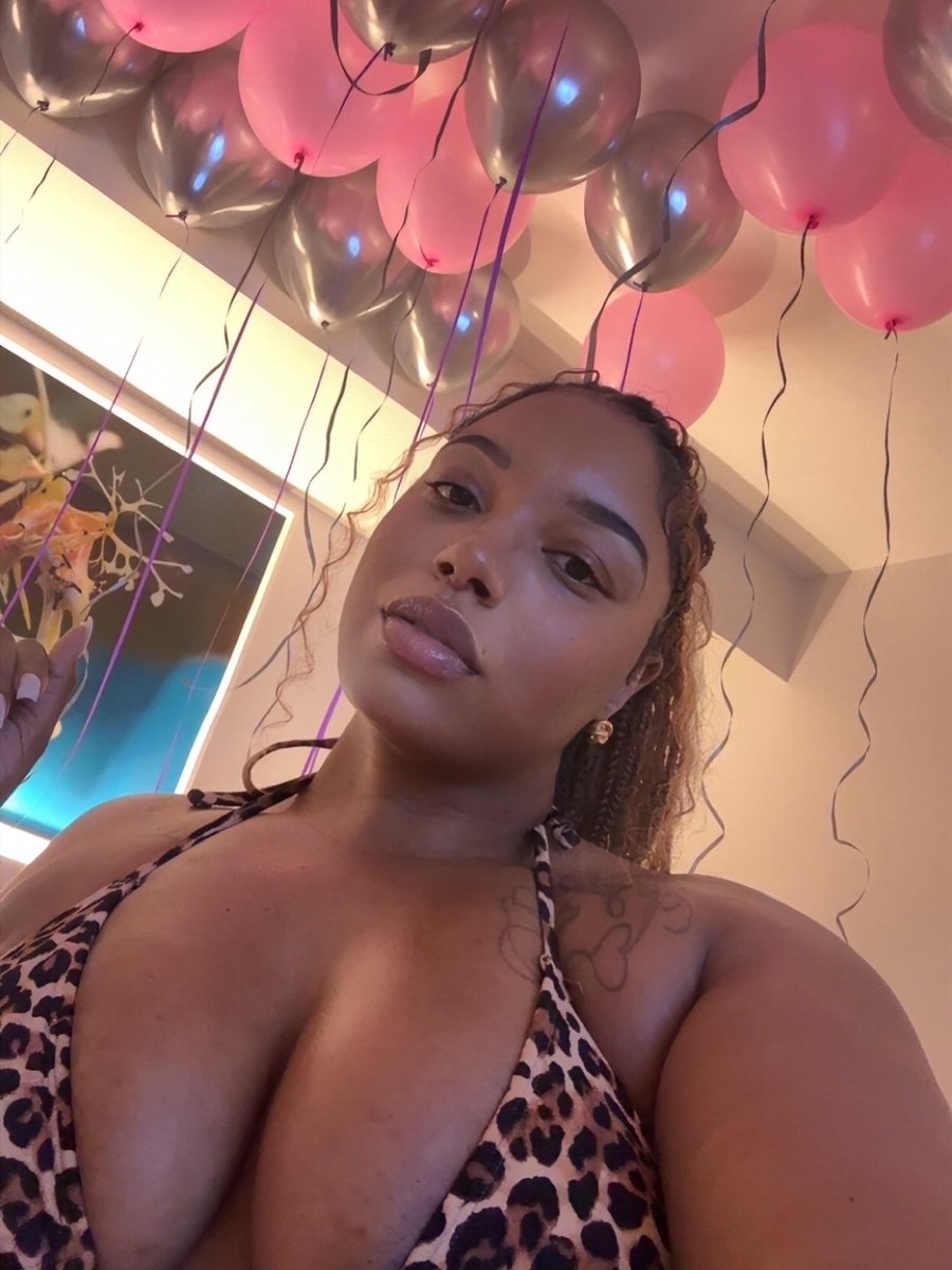jenn__xoxo_'s tweet photo. Libra szn ♎️🥳 HBD to me 🎀 https://t.co/TSGgTYkii4